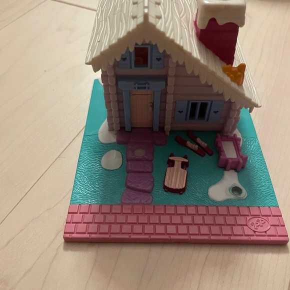 VINTAGE POLLY POCKETS DOLL HOUSE - Picture 2 of 2